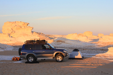 الصحراء البيضاء..  في مصر بياض الثلج وصلابة الصخور.  White-Desert-04