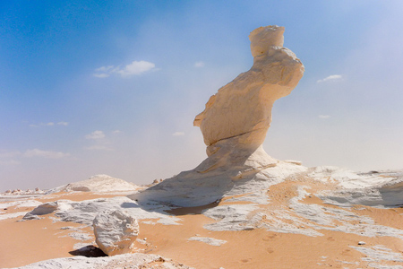 الصحراء البيضاء..  في مصر بياض الثلج وصلابة الصخور.  White-Desert-06