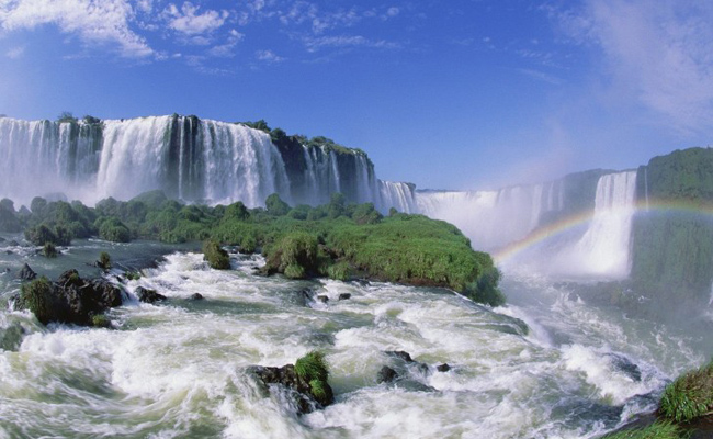 شلالات اجوازو.. أسطورة سرقتها شلالات نياجرا Iguazu-Falls-rain-bow