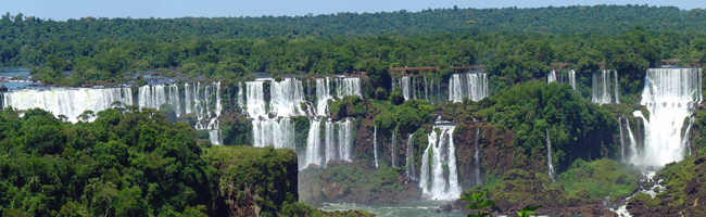 شلالات اجوازو.. أسطورة سرقتها شلالات نياجرا Iguazu_Panorama