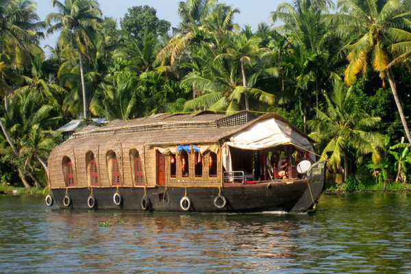  مدينة كيرالا الهندية Kerala-Houseboat-
