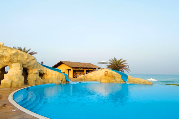 الشارقة اصالة ومعاصرة وحداثة ساحرة Sharjah-coral-beach-resort