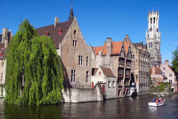 من اكثر المناطق اثاره  Brugge-CanalRozenhoedkaai