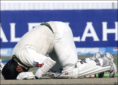 Images that you relate to certain cricketers _41076416_yousuf_ap416