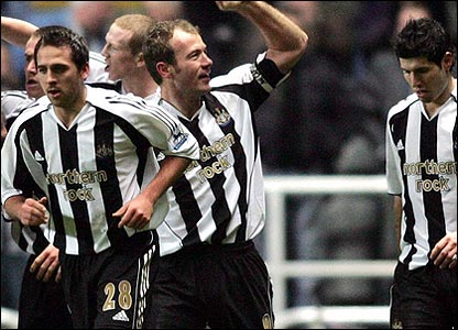 Alan Shearer - Siêu tiền đạo _41192624_shearer200