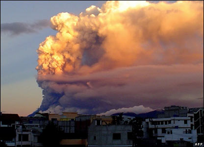 Japan's Sakurajima Volcano, Large Explosive Eruption!!!! _41892368_ecuadorfive