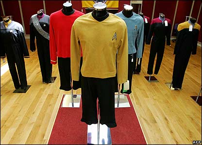 Ideas for a theme? _41958848_startrek_costumesafp