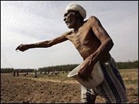  -  4 _42085590_indiafarm203_afp