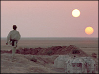  قد يكون للعديد من الكواكب شمسان _42741411_tatooine_lucasfilm_203