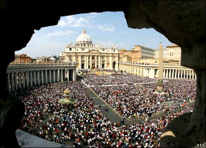 BÀI GIẢNG CỦA ĐỨC THÁNH CHA BENEDICTO TRONG THÁNH LỄ PHONG CHÂN PHƯỚC ĐỨC CỐ GIÁO HOÀNG GIOAN II _42777689_vatican416afp