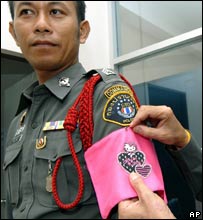 Polisi Thailand dihukum dengan Hello Kitty _44043954_hellokitty203