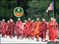 David Icke site BETRAYS AUSTRALIA - Page 3 _44125610_monks_203body_rtr