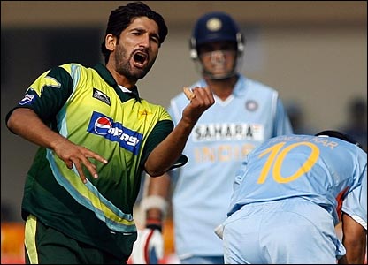 Moblink Jazz Cup ( 2nd ODI) India vs Pakistan || August 7||9:00 PM IST - Page 9 _44231871_tanvir400