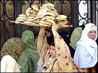 أزمة الخبز في مصر _44500261_bread_egypt_203