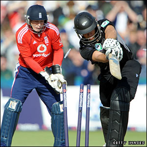 Micromax ODI Series: Blue Knight Hawks vs Hurricanes | 1st OD | 1st June 2013 |  - Page 10 _44746099_taylor_bowled_getty300