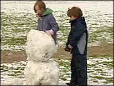 First snow in October since 1934 _45152064_snowman_bbc226
