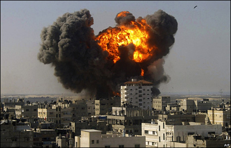 (FULL) WA International News Network - Page 27 _45372117_gaza1301galleryap1