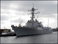 وصول سفينة حربية أمريكية إلى السواحل الصومالية _45648413_us-ship.jpg203