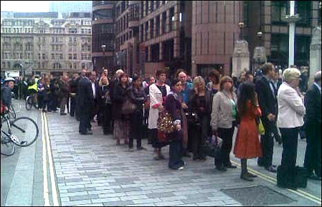 Putting the Grrrrreat BACK into GREAT Britain! _45898622_taxiqueue466