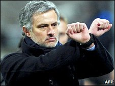 تداعيات مباراة انتر و سمبدوريا : ايقاف جوزيه مورينيو لثلاث مباريات _47353491_mourinho226afp