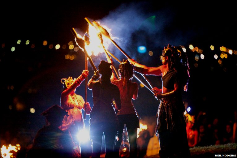 εορτη του ΠΥΡΟΣ (BELTAINE 2010) από :Beltaine Fire Society... _47759191_beltane_neil_hodgins766