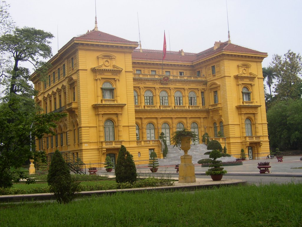 إنضم الى طاقم مراسلي مجلة العين الثالثة Ancien_palais_du_gouverneur