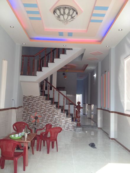 Bán nhà Dĩ An 3 lầu 1 trệt 320m2 giá rẻ nhất do chủ nhà bán tại Bình Dương Phong-khach-nha-ban-di-an-1