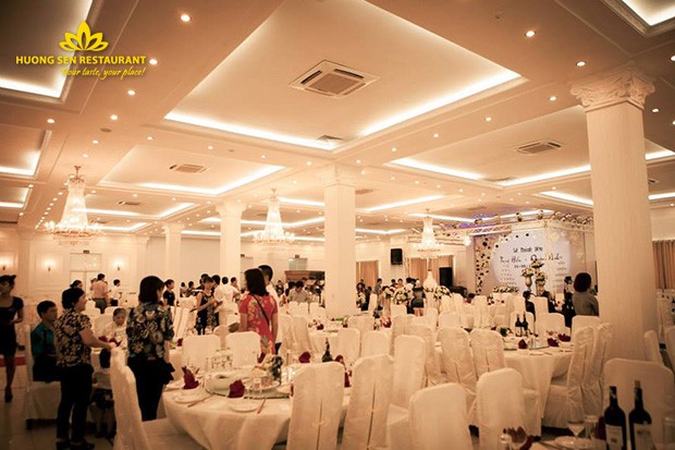 Nhà hàng tổ chức tiệc cưới cao cấp tại Hà Nội – Hương Sen Khong-gian-to-chuc-dam-cuoi-tang-2-tai-huong-sen