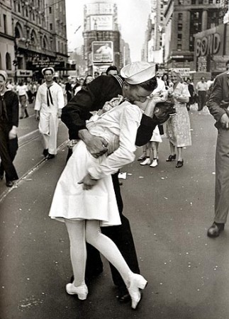 Hit or Miss Medium_eisenstaedt_-_v-day_1945