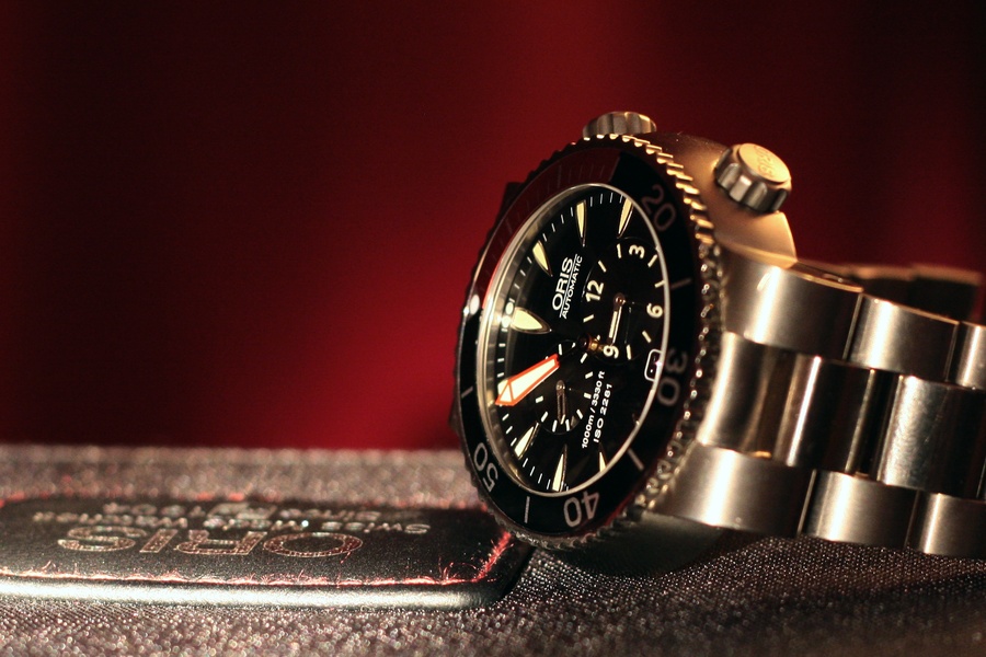 precista - Votre montre du jour - Page 19 ORIS%20-%20sur%20boite%20profil