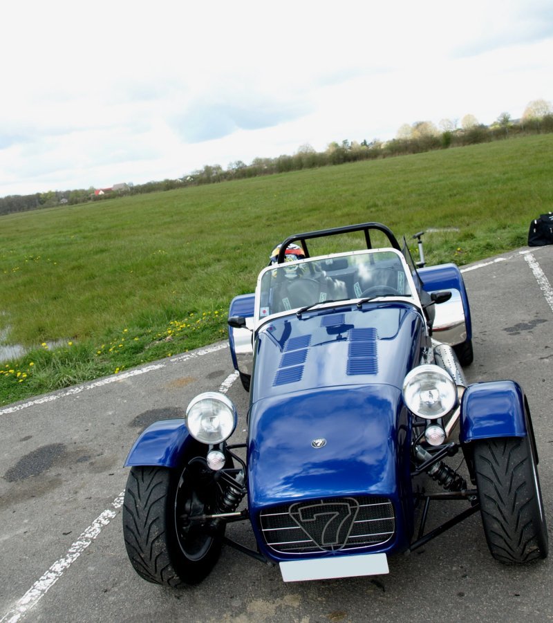 [Circuit] Lurcy Lévis avril 2008 Caterham%20bleue.2