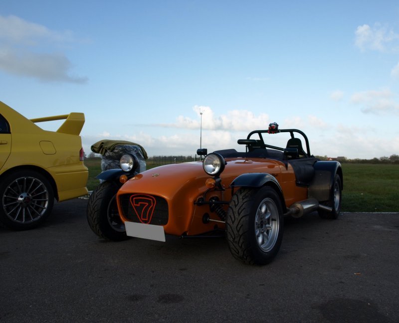 [Circuit] Lurcy Lévis avril 2008 Caterham%20orange.3