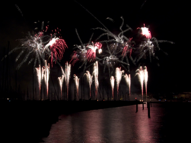 Feu d'artifice : lac de Genève (08/08/09) P1040014