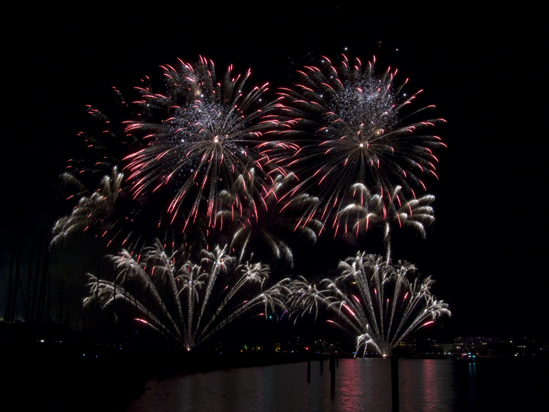 Feu d'artifice : lac de Genève (08/08/09) P1040068