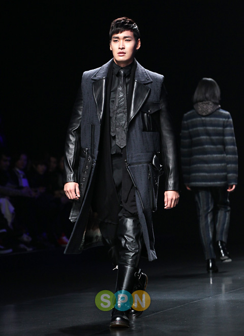 [29-03-2011] Sao dự Tuần lễ thời trang Seoul F/W 2011-2012 ngày 29.3  PP11032900096