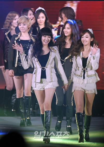 [FANTAKEN/OFFICIAL][11-01-2012] SNSD @ 26th Golden Disk Awards’ - Kyocera Dome , Oska, Japan Htm_20120112213258c010c011