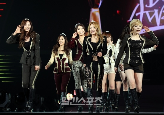 [FANTAKEN/OFFICIAL][11-01-2012] SNSD @ 26th Golden Disk Awards’ - Kyocera Dome , Oska, Japan Htm_20120112220144658