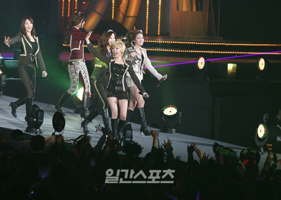 [FANTAKEN/OFFICIAL][11-01-2012] SNSD @ 26th Golden Disk Awards’ - Kyocera Dome , Oska, Japan Htm_20120112222943c010c011