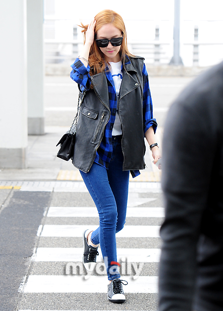 [PIC][23-04-2013]Jessica khởi hành đi Paris để chụp hình cho một tạp chí vào sáng nay 201304231219331114_1