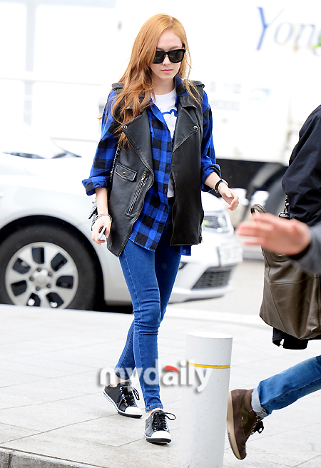 [PIC][23-04-2013]Jessica khởi hành đi Paris để chụp hình cho một tạp chí vào sáng nay 201304231225361110_1