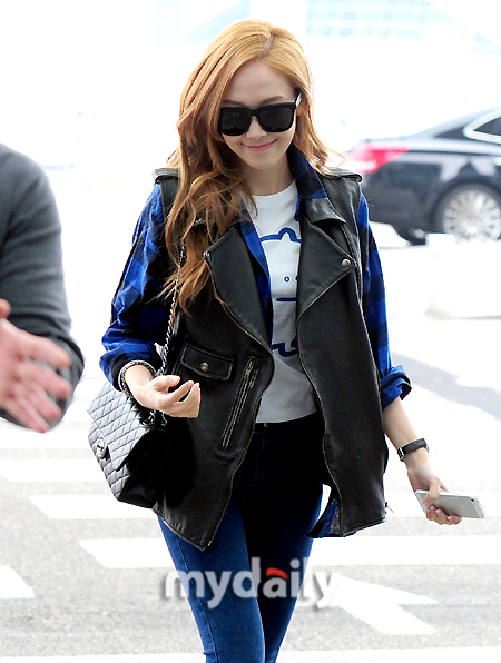 [PIC][23-04-2013]Jessica khởi hành đi Paris để chụp hình cho một tạp chí vào sáng nay 201304231232321117_1