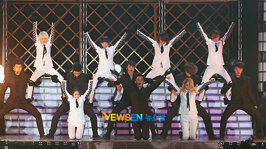 [صور] حفل الـ JYP Nation !!  201012242249281002_1