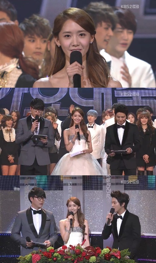 [PIC][28-12-2012]Hình ảnh mới nhất từ Đại nhạc hội "KBS Gayo Daechukje" của MC YoonA được diễn ra vào tối nay 201212282102370910_1