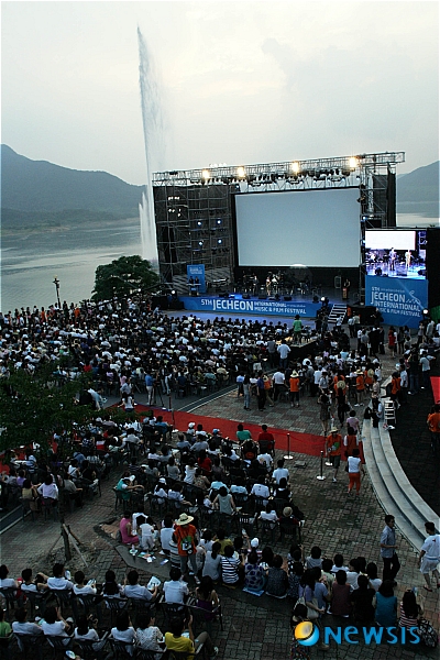 [13.08] Stars au 5eme Festival Internationale de music à Jecheon NISI20090813_0001517231_web