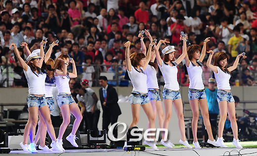 [26.07] SNSD & Son Dambi au match amical entre Manchester United et FC Seoul 200907242110541203_1