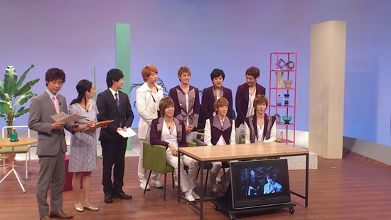 [NEWS] U-KISS sign with Avex in Japan 201106040832776312_1