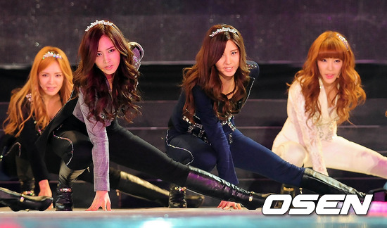 [FANTAKEN/PRESS PIC][11-03-2012] Girls' Generation || K-Collection Event 201203111812775646_1