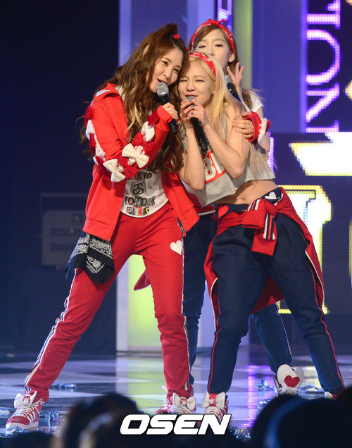 [24-01-2013]Girls' Generation dành "TRIPLE CROWN" cho "I Got A Boy" trên chương trình Mnet "M! Countdown" chiều nay - Page 2 201301241943779481_510110a94a655