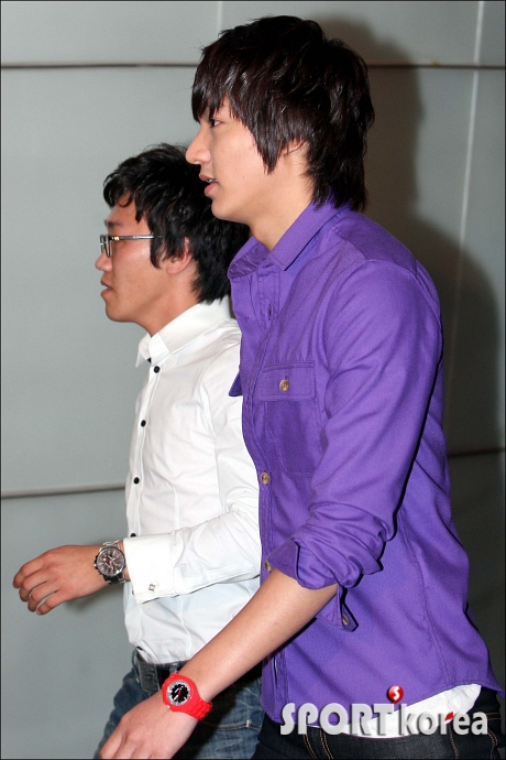[15.9] Dàn sao có mặt tại buổi chiếu VIP phim "My Love,Beside Me"(Lee Min Ho...) 20090915210046259