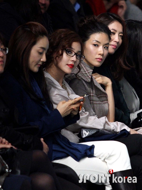 [23.10] Seoul Fashion Show ! 20091023203259536